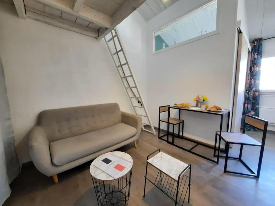 Le Petit Nid - Coeur De Ville - Clim Nîmes Dış mekan fotoğraf